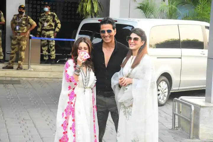 শুরু হতে চলেছে রাম সেতু ছবির শ্যুটিং। আর শ্যুটিং শুরু করার জন্য অযোধ্যায় পাড়ি দিলেন অক্ষয় কুমার, নুসরত ভারুচা, জ্যাকলিন ফার্নান্ডেজ।