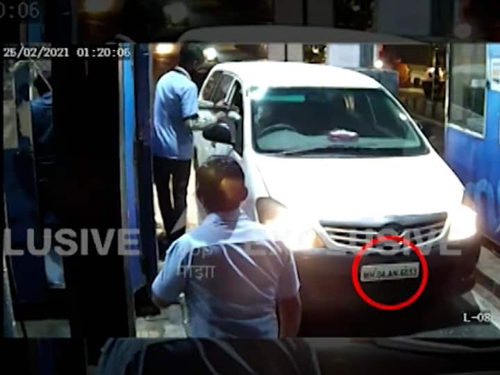 Antilia Explosives Scare | आरोपींनी पळ काढलेली इनोव्हा गाडी Sachin Vaze चालवत असल्याचा NIAला संशय Antilia Explosives Scare NIA suspects that Sachin Vaze was driving the Innova car Antilia Explosives Scare | आरोपींनी पळ काढलेली इनोव्हा गाडी Sachin Vaze चालवत असल्याचा NIAला संशय