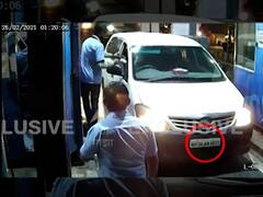 Antilia Explosives Scare | आरोपींनी पळ काढलेली इनोव्हा गाडी Sachin Vaze चालवत असल्याचा NIAला संशय