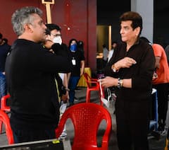 ਏਕ ਵਿਲੇਨ ਰਿਟਰਨਜ਼ ਦੇ ਸੈੱਟ 'ਤੇ ਨਜ਼ਰ ਆਏ ਐਕਟਰ ਅਭਿਨੇਤਾ ਜਤਿੰਦਰ, ਵੇਖੋ ਤਸਵੀਰਾਂ