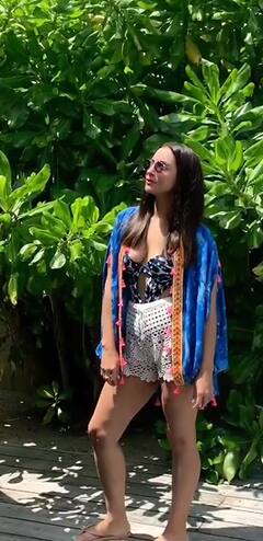 IN PICS: Sohail Khan’s Wife Seema Khan Is Breaking The Internet Posing In BIKINI As She Enjoys Maldives Vacation With BFF Maheep Kapoor!