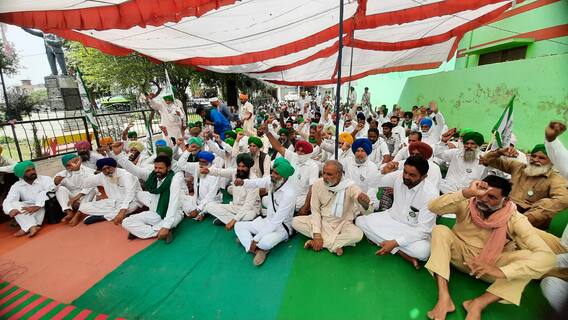 ਕਿਸਾਨਾਂ ਤੇ ਆੜ੍ਹਤੀਆਂ ਮਿਲ ਕੇ ਖੋਲ੍ਹਿਆ FCI ਦੇ ਨਵੇਂ ਫਰਮਾਨ ਖਿਲਾਫ ਮੋਰਚਾ ਕਿਸਾਨਾਂ ਤੇ ਆੜ੍ਹਤੀਆਂ ਮਿਲ ਕੇ ਖੋਲ੍ਹਿਆ FCI ਦੇ ਨਵੇਂ ਫਰਮਾਨ ਖਿਲਾਫ ਮੋਰਚਾ