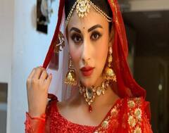 ટીવી હોટ એક્ટ્રેસ મૌની રોય જેની સાથે લગ્ન કરવા જઇ રહી છે, કોણ છે એ સુરજ નાબિયાર? માતાએ બોયફ્રેન્ડના પરિવાર સાથે શું કરી વાત