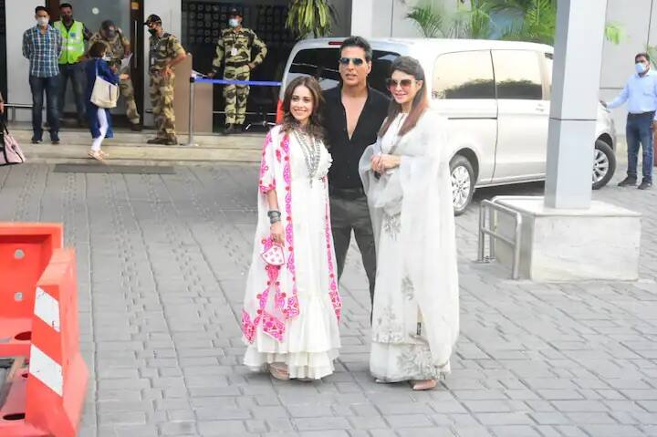 অক্ষয় নিজের টুইটারে হ্য়ান্ডেলে অযোধ্য়া যাওয়ার কথা লিখে জানিয়েছেন, ‘রাম সেতু’ একটি বিশেষ ছবি।