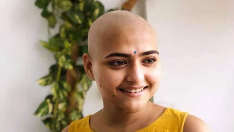 Actress Aindrila Sharma fighting with cancer, shares her recent picture on social media Aindrila Sharma fighting cancer: 'চুলেই নারীর সৌন্দর্য , আর নয়'