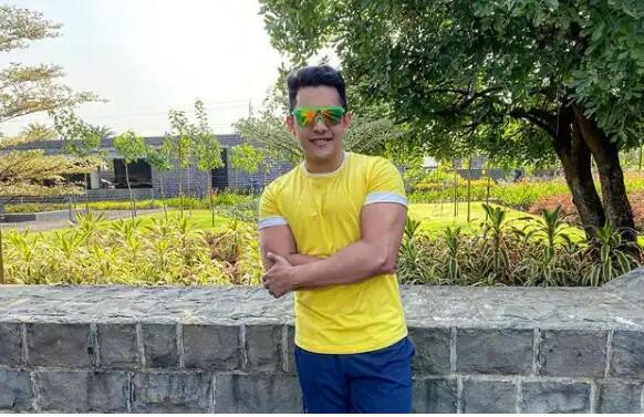 শ্বেতা ও আদিত্য় বাথটবে স্নান করার ছবি ভাইরাল হয়েছে সোশ্য়াল মিডিয়ায়।