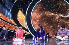 Shilpa Shetty Turns Into Yoga Teacher On Indian Idol 12, Teaches Asans To Contestants!