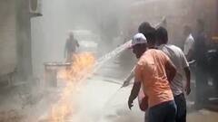 Vadodara ના નાગરવાડા વિસ્તારમાં ગેસ લાઇન લીકેજ થતા લાગી આગ, જુઓ વીડિયો