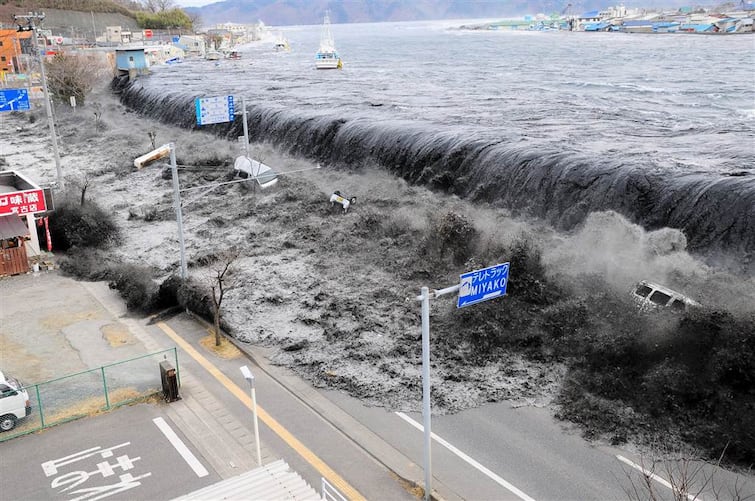 japan has 7.2 rictor level earthquake, chances to tsunami ஜப்பான் நாட்டில் பயங்கர நிலநடுக்கம் : சுனாமி ஏற்படும் அபாயம்