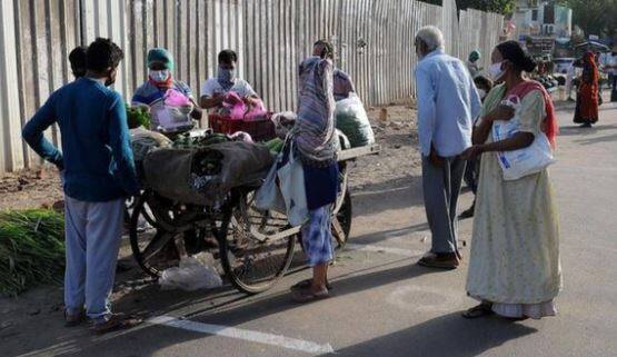 AMC starts super spreaders COVID testing at multiple locations in Ahmedabad Ahmedabad માં કોને કોને સુપર સ્પ્રેડર ગણીને ફરજિયાત કરાયા ટેસ્ટ ?