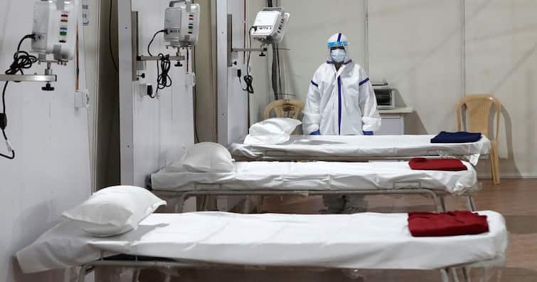 88 percent of ICU beds in Delhi patients Health Minister says no shortage of ventilators corona virus satyendra singh ANN दिल्ली में 88% ICU बेड्स पर मरीज भर्ती, स्वास्थ्य मंत्री बोले- वेंटिलेटर की किल्लत नहीं
