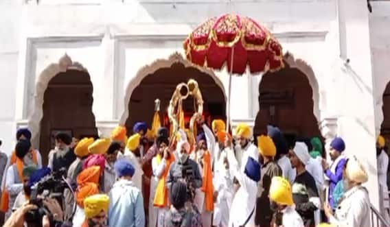 ਨਗਾਰਿਆਂ ਤੇ ਜੈਕਾਰਿਆਂ ਦੀ ਗੂੰਜ 'ਚ ਸ਼ੁਰੂ ਹੋਇਆ ਨਗਰ ਕੀਰਤਨ