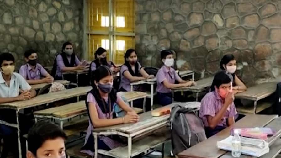 15,000 Schools In UP To Switch Over To English Medium To Modernise The Education System. 15,000 Schools In UP To Switch Over To English Medium To Modernise The Education System.