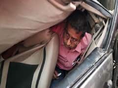 West Bengal: লরির ধাক্কায় চিড়েচ্যাপ্টা গাড়ি, তবু প্রাণরক্ষা