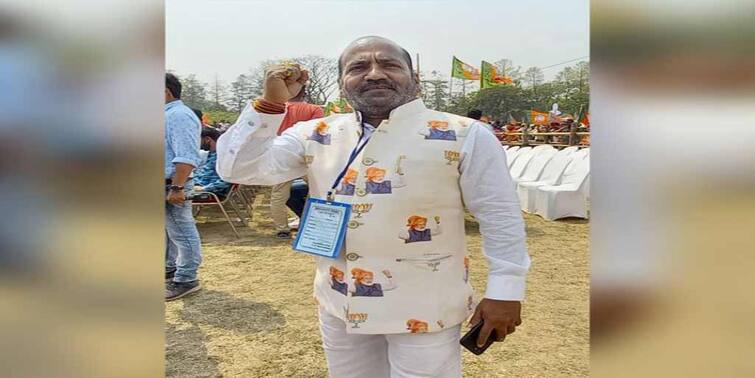 WB Election 2021: One of the BJP supporter wear Modi Coat on Narendra Modi’s Kharagpur meeting WB Election 2021: মোদির সভায় মোদি কোট
