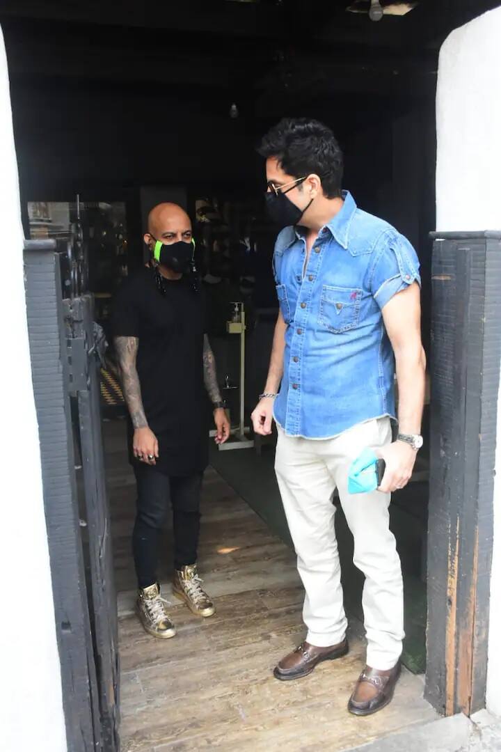 মুম্বইয়ে একটি স্যালোঁয় দেখা গেল অভিনেতা ফারদিন খানকে। ছবি সৌজন্যে মানব মঙ্গলানী