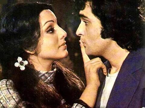 ऋषि कपूर आणि नीतू सिंहही चित्रपटाच्या शूटिंगदरम्यान एकमेकांच्या जवळ आले होते. त्यांच्या रिलेशनशिपची खास गोष्ट म्हणजे आधी नीतू सिंगला ऋषि कपूर अजिबात आवडत नव्हता. तिला त्याचा खोडसाळपणा आवडला नाही, परंतु हळूहळू तिला त्यांची कंपनी आवडली. दोघे एकमेकांचे चांगले मित्र झाले. दोघांच्या जोडीला प्रेक्षकांना चांगलीच भावली आणि दिग्दर्शकांनी या जोडीला एकाच वेळी बर्‍याच चित्रपटांमध्ये साइन करण्यास सुरवात केली. तिथे काम करत असताना दोघांची मैत्री प्रेमात बदलली आणि मग त्यांचे लग्न झाले.