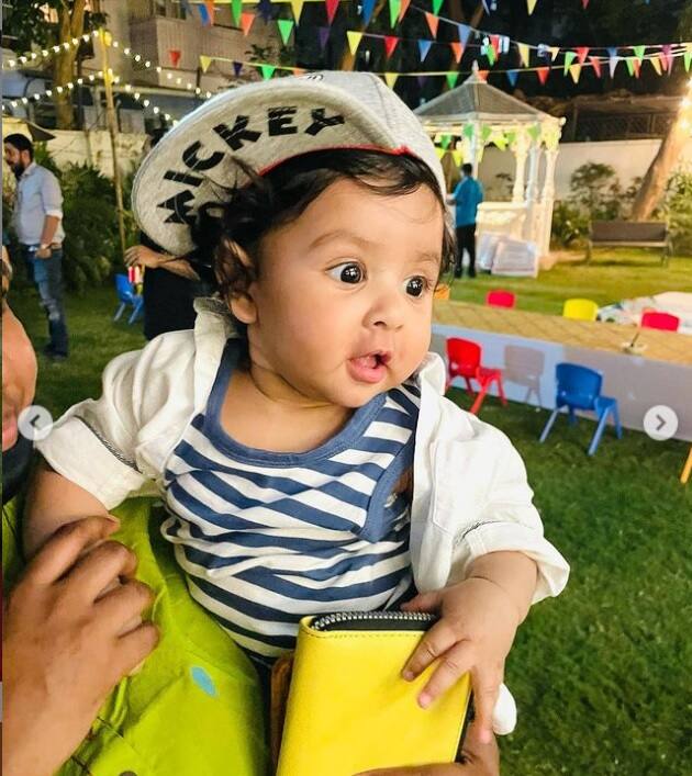 ৬ মাস বয়স ইউভানের। এই প্রথম কোনও পার্টিতে গেল সে। ছবিতে দেখা গেল, তার চোখে মুখে উপচে পড়ছে খুশি। শুভশ্রীও লিখলেন, প্রথম পার্টি ভালোই উপভোগ করেছে ইউভান।