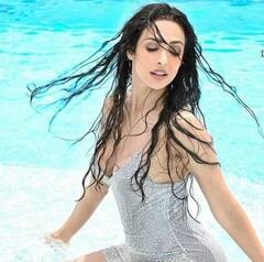 મલાઈકાએ બોલ્ડ અંદાજમાં તસવીર શેર કરીને સોશિયલ મીડિયા પર લગાવી આગ, જુઓ તસવીર