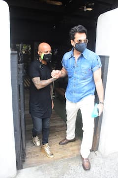 IN PICS | Fardeen Khan Looks ‘Fit As A Fiddle’ After Losing 18 Kilos; Poses Outside Salon