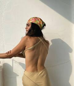 Photos: अर्जुन रामपालची गर्लफ्रेंड गॅब्रिएला डेमेट्रिएड्सच्या स्विमिंग पूलमधील हॉट पोज व्हायरल