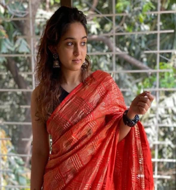 આ પોસ્ટ સાથે ઇરાએ તેમનું ઇમેઇલ આઇડી પણ મેન્શન કર્યું છે. જેથી ઇચ્છુક ઇન્ટર્ન અપ્લાય કરી શકે, આ સાથે ઇરાએ સ્વૈચ્છિક સેવા આપવા ઇચ્છુક લોકોને પણ જોડાવવા આહવાન આપ્યું છે.