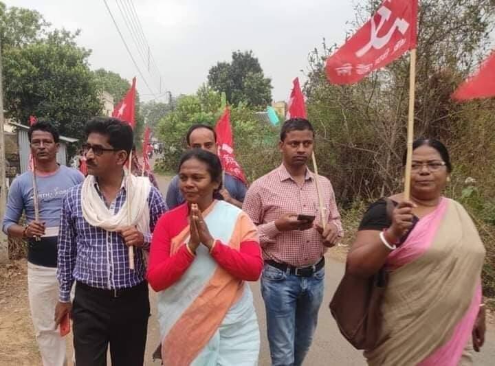 বুদ্ধদেব ভট্টাচার্যের মন্ত্রিসভায় অনগ্রসর শ্রেণিকল্যাণমন্ত্রী ছিলেন। তিনবারের বিধায়ক। বারবার ব্রিগেড মাতিয়ে দেওয়া দেবলীনা হেমব্রমকে ফের রানিবাঁধে প্রার্থী করেছে সিপিএম।