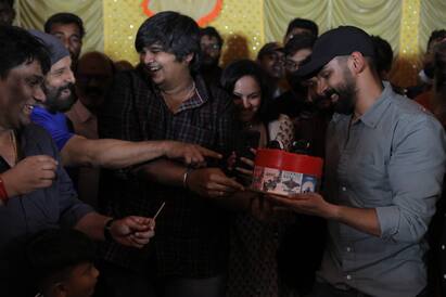 Sankar gave a surprise birthday wish to karthik subbaraj படக்குழுவோடு பிறந்தநாள் விழா - Surprise கொடுத்த இயக்குனர் சங்கர்.!