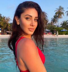 માલદિવમાં બીચ પર રેડ બિકિનીમાં મસ્તી કરતી જોવા મળી સેફાલી જરીવાલા, જુઓ એક્ટ્રેસના બોલ્ડ અંદાજની હોટ તસવીરો