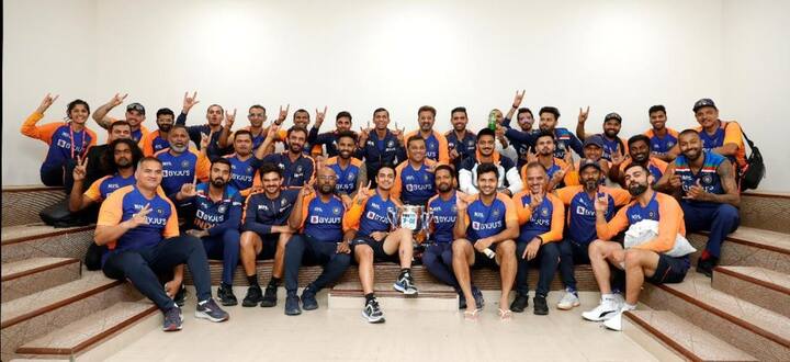 ইংল্যান্ডের বিরুদ্ধে সিরিজের পঞ্চম ম্যাচটা কার্যত ফাইনাল ছিল। দু’দলই এর আগে দু’টি করে ম্যাচ জেতে। ফলে যে দল পঞ্চম ম্যাচটি জিতত, সিরিজ তাদেরই দখলে যেত। শেষ পর্যন্ত ৩৬ রানে জিতে সিরিজ পকেটে পুরল ভারত।