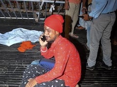 हृदयद्रावक छायाचित्रे : तेलंगणामध्ये कबड्डी सामन्यादरम्यान स्टेडियमची गॅलरी कोसळली, अनेक जखमी