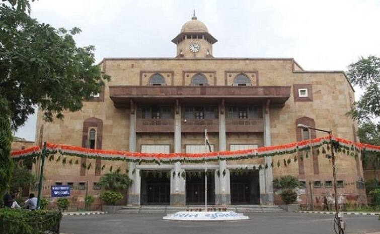 11 corona positive cases in this college of Gujarat University ગુજરાત યુનિવર્સિટીની આ કોલેજમાં કોરોનાના 11 પોઝિટિવ કેસ આવતા ખળભળાટ