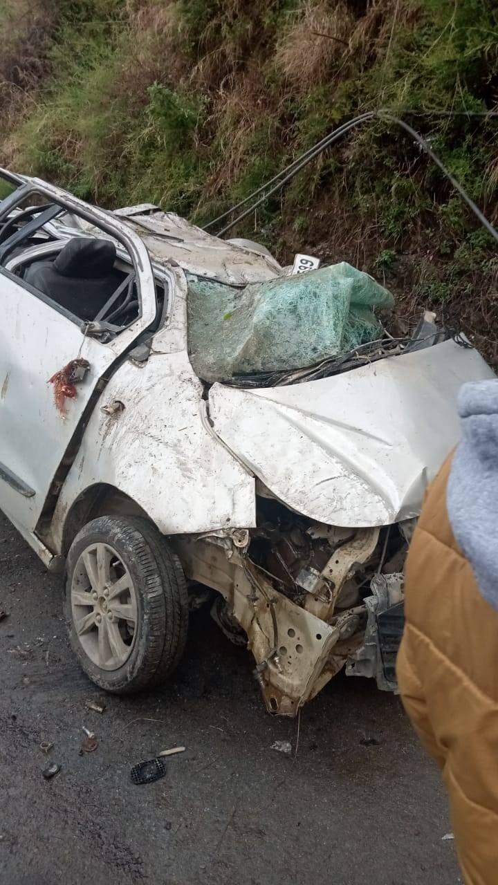 Wagon R car plunges into Shimla's Nerva ditch, killing 4 ਡੂੰਘੀ ਖਾਈ 'ਚ ਡਿੱਗੀ ਵੈਗਨ ਆਰ ਕਾਰ, 4 ਲੋਕਾਂ ਦੀ ਮੌਤ 