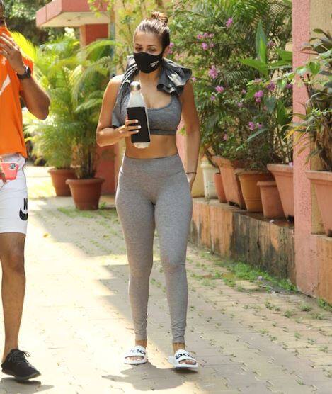 આ દરમિયાન મલાઈકા અરોરા જિમમાં પરસેવો પાડીને બહાર નિકળી હતી.   (Photo Credit: Manav Manglani)