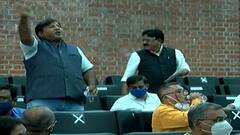 વડોદરા M.S. યુનિવર્સિટીમાં બજેટને લઇને મળેલી સેનેટની બેઠકમાં હંગામો, નરેન્દ્ર રાવતે બેઠકમાંથી કર્યુ વોકઆઉટ