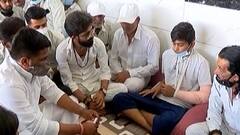 Rajkot: હાર્દિક પટેલ કોગ્રેસના કાર્યકરો સાથે સૃષ્ટિ રૈયાણીના બેસણામાં પહોંચ્યો, જુઓ વીડિયો