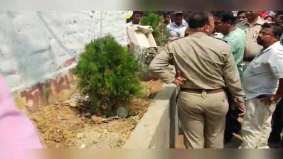 District News : বর্ধমানে বোমায় শিশুমৃত্যুতে রিপোর্ট তলব কমিশনের, ৩০ তারিখ নন্দীগ্রামে শুভেন্দুর প্রচারে মিঠুন