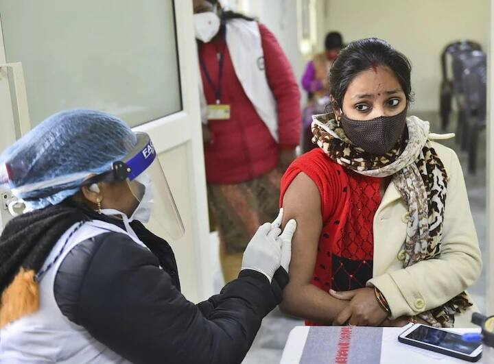 Covid19 Surge: India sees biggest surge of coronavirus cases in a single day, guidelines given by Central Home Ministry Coronavirus update: করোনার ঊর্ধ্বমুখী গ্রাফে উদ্বেগ, সংক্রমণ নিয়ন্ত্রণে রাজ্যগুলিকে একগুচ্ছ নয়া নির্দেশিকা কেন্দ্রের