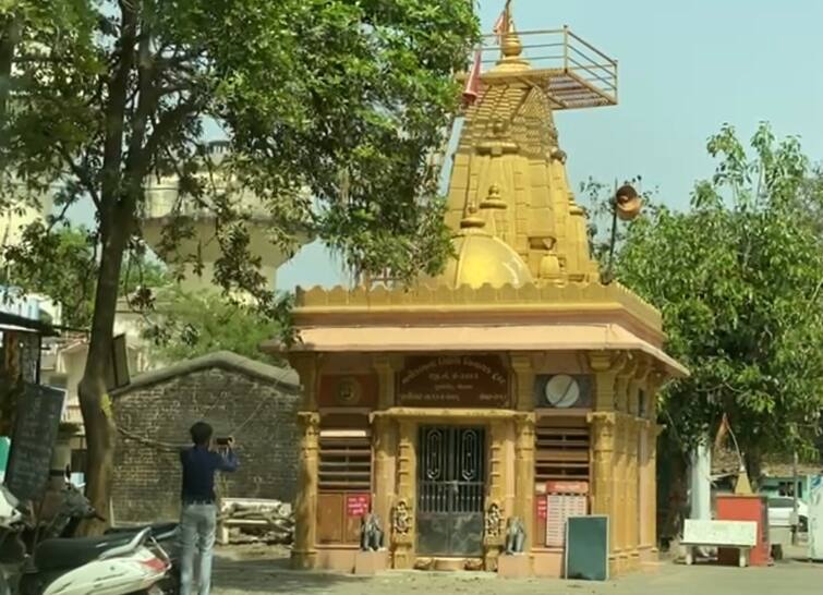 The temple in Aravalli was closed for 10 days after the report of the priest and his family came positive અરવલ્લીના આ મંદિરમાં પૂજારી અને તેના પરિવારનો કોરોના રિપોર્ટ પોઝિટિવ આવતા મંદિર 10 દિવસ માટે બંધ