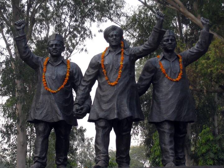 Bhagat Singh, Rajguru andd Sukhdev Shaheed divas people salute them ਭਗਤ ਸਿੰਘ, ਰਾਜਗੁਰੂ ਤੇ ਸੁਖਦੇਵ ਨੂੰ ਯਾਦ ਕਰ ਰਿਹਾ ਦੇਸ਼, ਅੱਜ ਦੇ ਦਿਨ ਦਿੱਤੀ ਸੀ ਫਾਂਸੀ