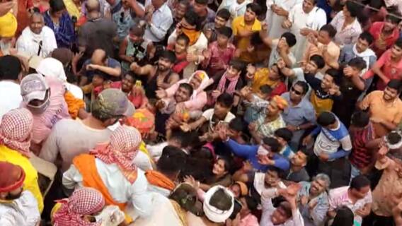 Coronavirus: Holi celebrations in Mathura, corona rules flouted fiercely