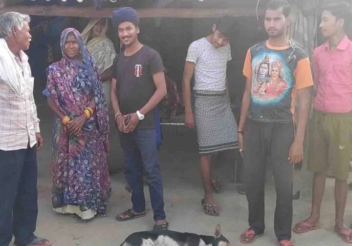 ફિલ્મી પટકથા જેવી કહાની હકીકતમાં  બની છે. હરદોઇનો રહેવાસી રિન્કુ 12 વર્ષની ઉંમરે ભણવાના ડરથી ઘર છોડીને ભાગી ગયો હતો. તેની શોધખોળ તેના માતાપિતાએ ખુબ કરી પરંતુ ક્યાંયથી તે પાછો મળ્યો નહીં. છેવટે માતાપિતા એક ખરાબ સપનુ સમજીને તેને  ભુલી ગયા. પરંતુ હવે ઉપરવાળાએ કંઇક અલગ જ કહાની ઘડી કાઢી છે. રિન્કુ 14 વર્ષ બાદ પોતાના ઘરે માતાપિતા અને પરિવારને મળવા પહોંચ્યો છે. પરંતુ ખાસ વાત છે કે રિન્કુ એક ધનિક બિઝનેસમેન બની ગયો છે. રિન્કુ હવે કેટલીય ગાડીઓનો માલિક બનીને આવ્યો છે.  રિન્કુ પરિવારને મળવા લક્ઝૂરિયસ કાર લઇને આવ્યો હતો.