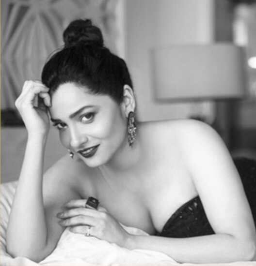 એક ઇન્ટરવ્યુ દરમિયાન અંકિતા લોખંડેએ મનોરંજનની દુનિયાની નક્કર હકીકત રજૂ કરતા એક પ્રોડ્યૂસરનો પર્દાફાશ કર્યો હતો. તેમણે ઇન્ટરવ્યુ દરમિયાન ચોંકાવનારી વાતો શેર કરી હતી.