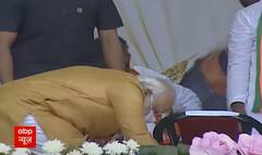 PM Modi ਨੇ Bengal Rally 'ਚ ਕਿਸ ਦੇ ਲਾਏ ਪੈਰੀ ਹੱਥ ? | WB Election | Mamta Banerjee | Kanthi