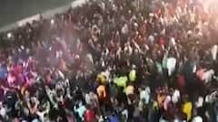 તાપીમાં સોશ્યલ ડિસ્ટન્સના ધજાગરો ઉડ્યા, નિઝરના વેલદામાં લગ્નમાં હજારોની ભીડ જામી, જુઓ વીડિયો