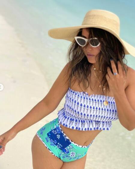 The lady perfectly accessorised her swimwear with an oversized hat and goggles. [pic credit: Instagram/Hina Khan]