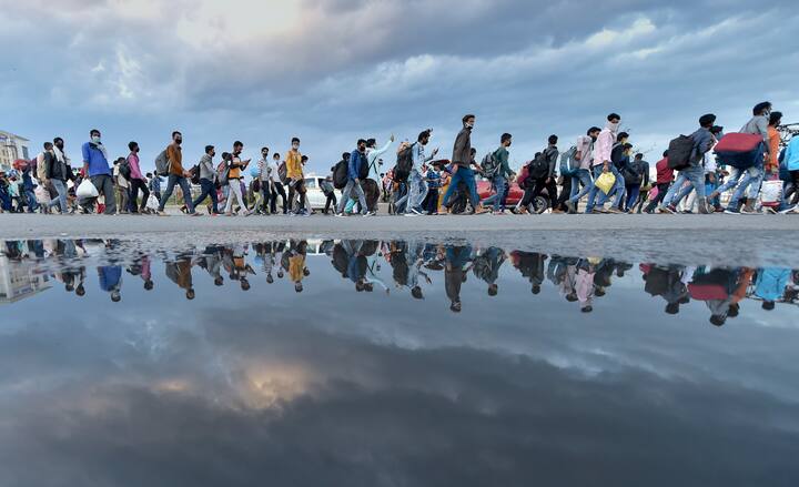 A group of migrant workers walk to their native places amid the nationwide complete lockdown, on the NH24 near Delhi-UP border in New Delhi, Friday, March 27, 2020. (Photo: PTI)