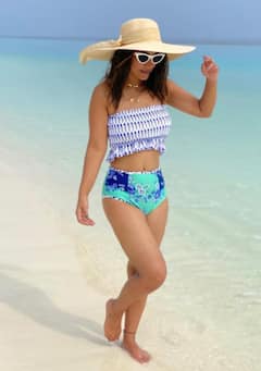 IN PICS: Hina Khan Frolicking On The Beach In A Floral Bikini Set Will Take Away Your Mid-Week Blues!