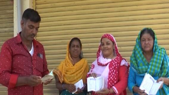 મહેસાણાઃ સસ્તા અનાજની દુકાનમાં ગ્રાહકો સાથે છેતરપિંડી, વેપારીની અનાજમાં કટકી મારતી કરતૂત વીડિયોમાં કેદ, જુઓ વીડિયો