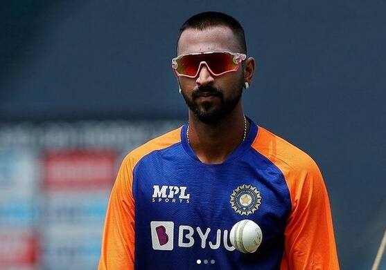 IND vs ENG: Krunal Pandya and Tom Curran involved in heated Exchange during 1st ODI Pune IND vs ENG 1st ODI: দেখুন, টম কারানের সঙ্গে বচসা ক্রুণাল পাণ্ড্যর